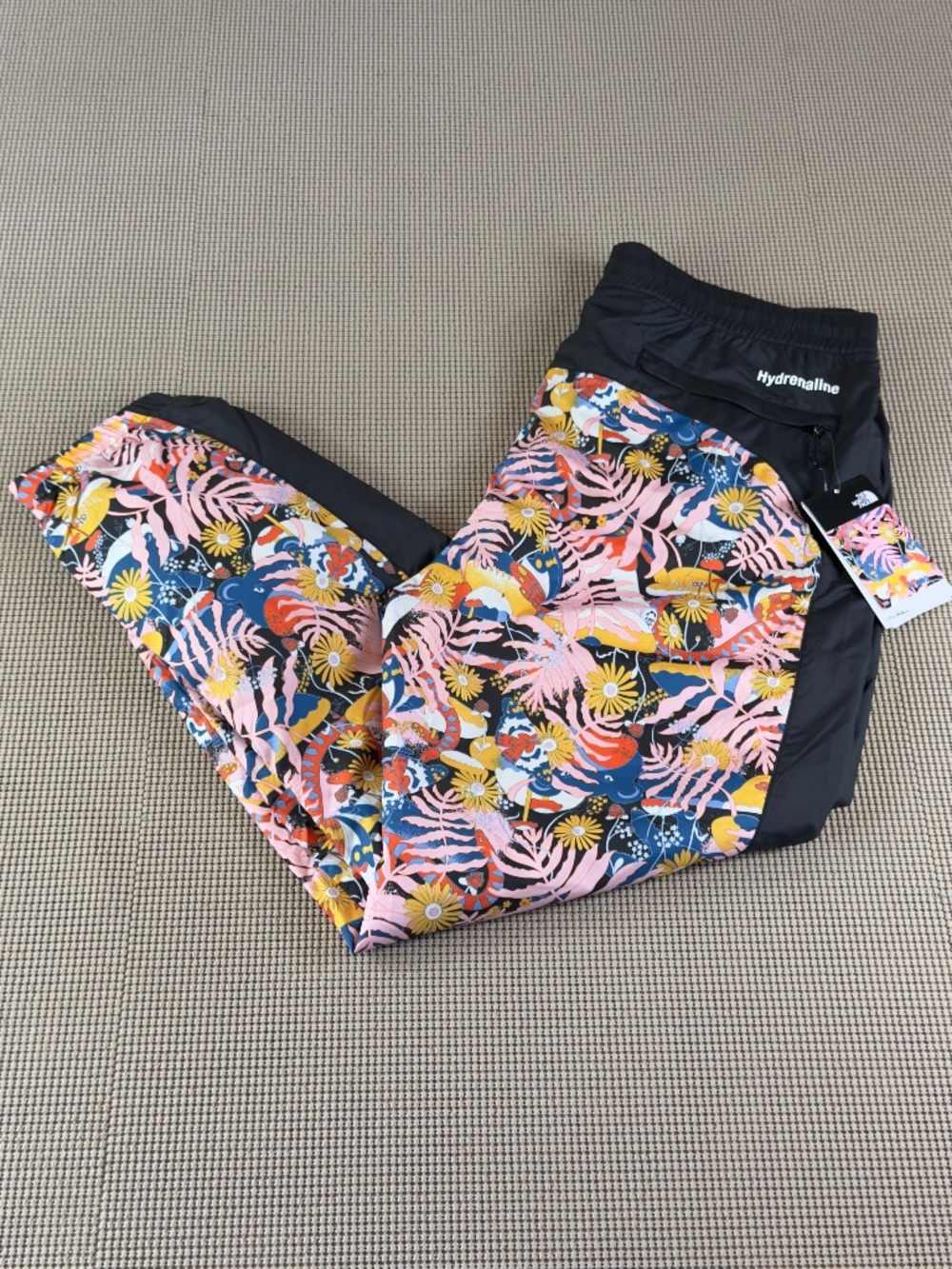 THE NORTH FACE floral multicolor printed hydrenaline windwall jogger size large